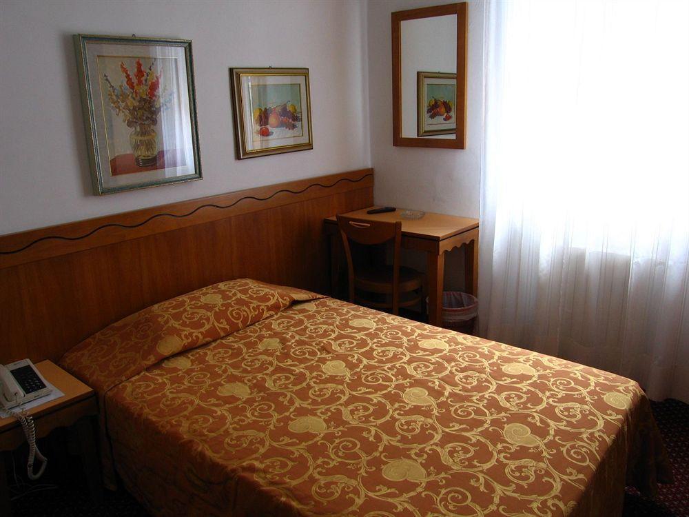 Hotel Nuova Italia Φλωρεντία Εξωτερικό φωτογραφία