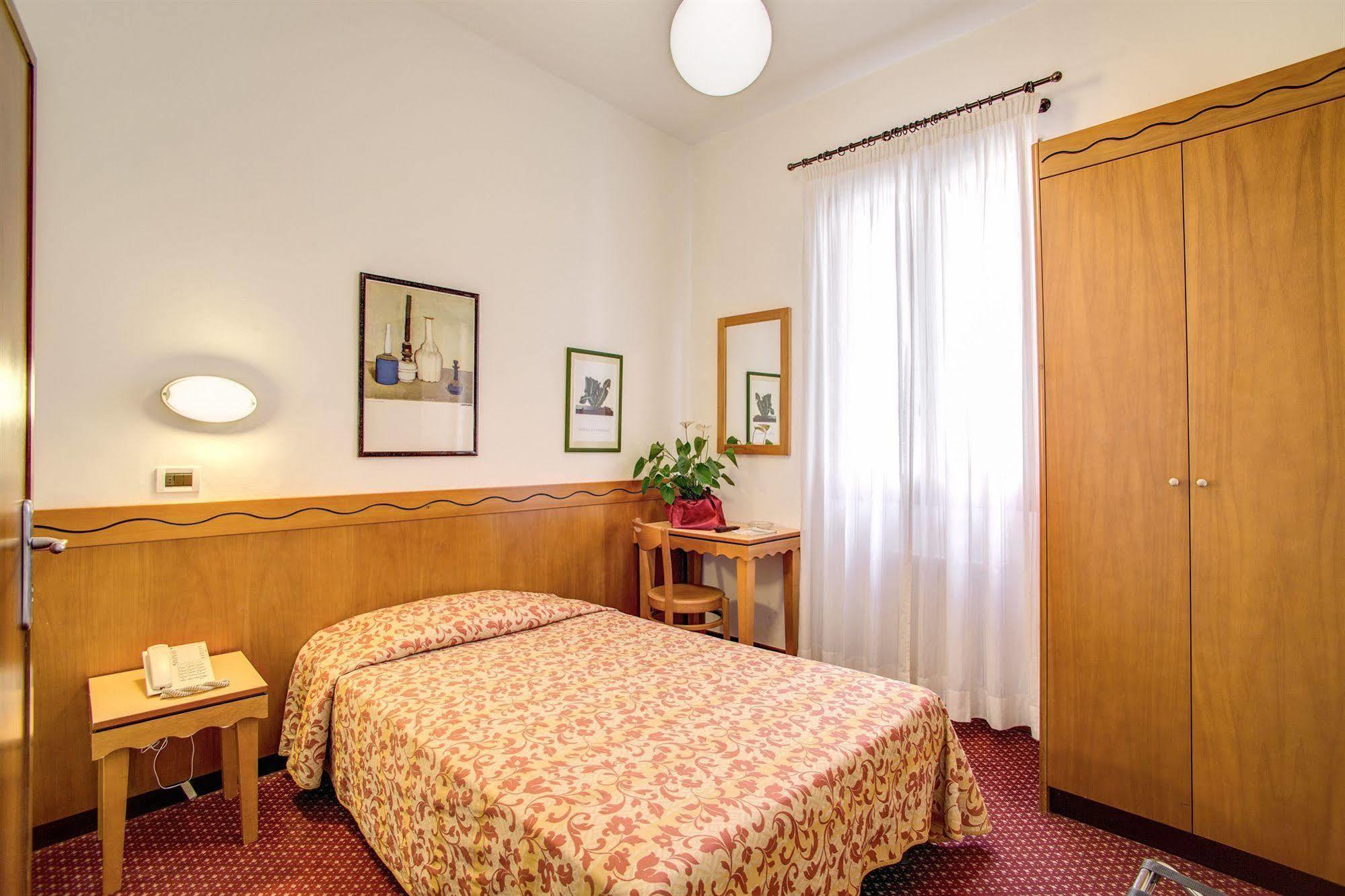 Hotel Nuova Italia Φλωρεντία Εξωτερικό φωτογραφία